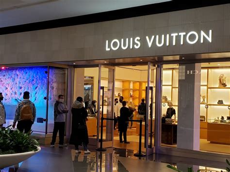 louis vuitton riverside|Louis Vuitton hackensack square.